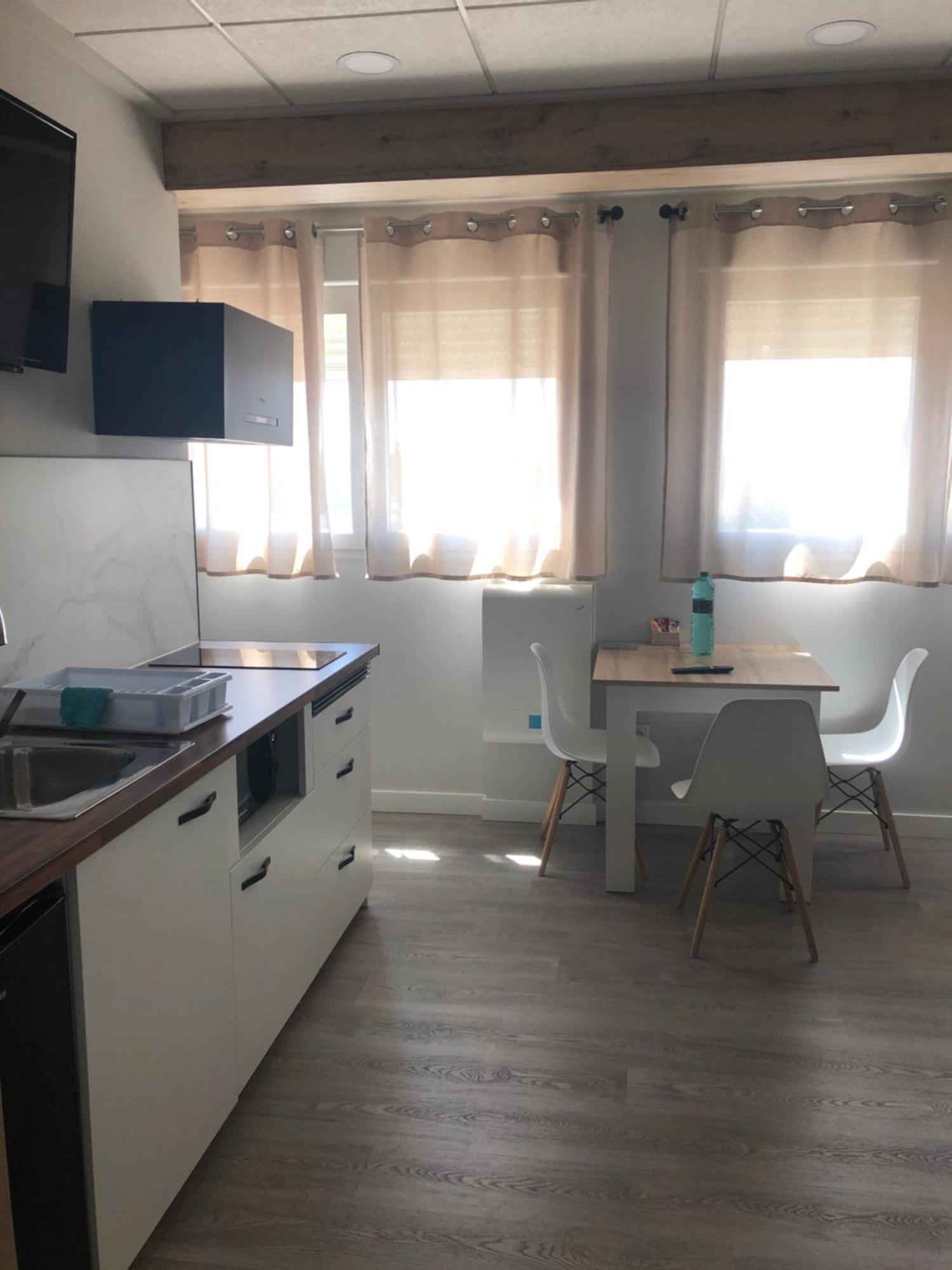 Hostal La Morenica Вильена Экстерьер фото