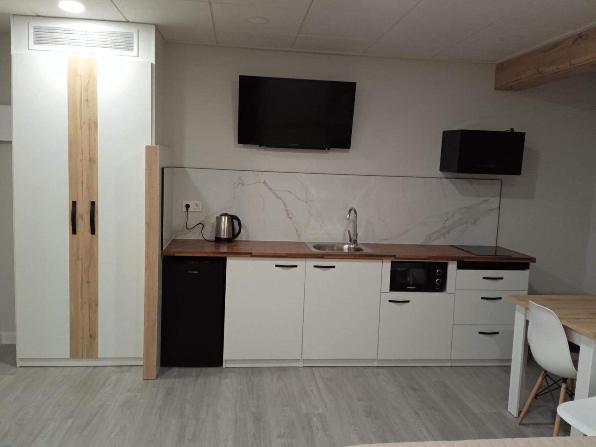 Hostal La Morenica Вильена Экстерьер фото
