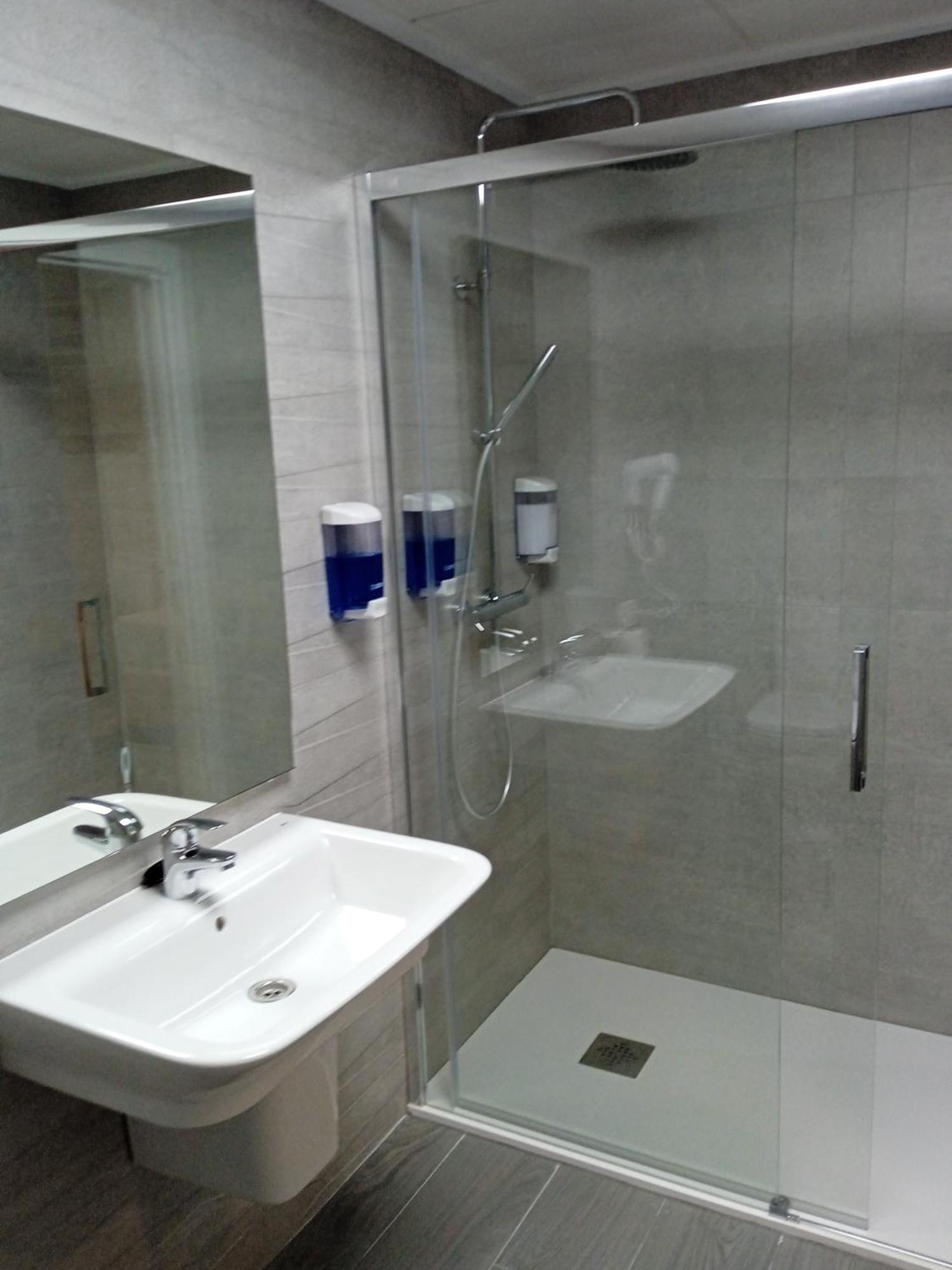 Hostal La Morenica Вильена Экстерьер фото